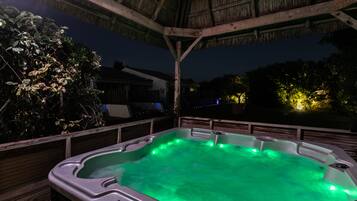Jetted bathtub