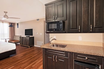 Microwave, coffee/tea maker, toaster, cookware/dishes/utensils at Hilton Grand Vacations Club Parc Soleil Orlando