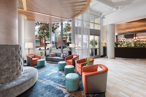 Lobby sitting area - Hotel Indigo San Diego-Gaslamp Quarter by IHG (San Diego)