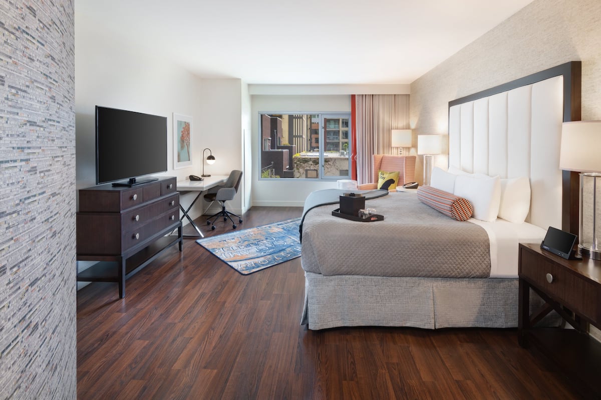 1 bedroom, premium bedding, in-room safe, desk