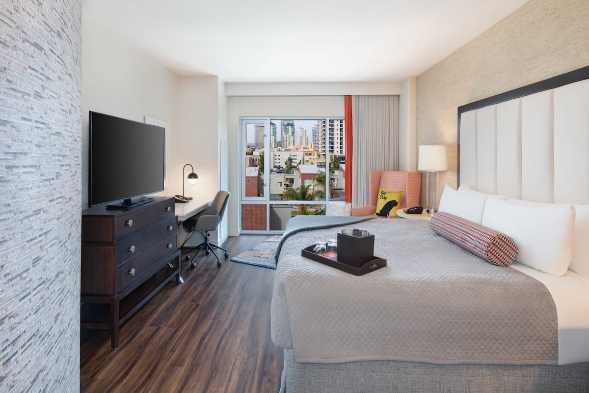 Room, 1 King Bed | 1 bedroom, premium bedding, in-room safe, desk