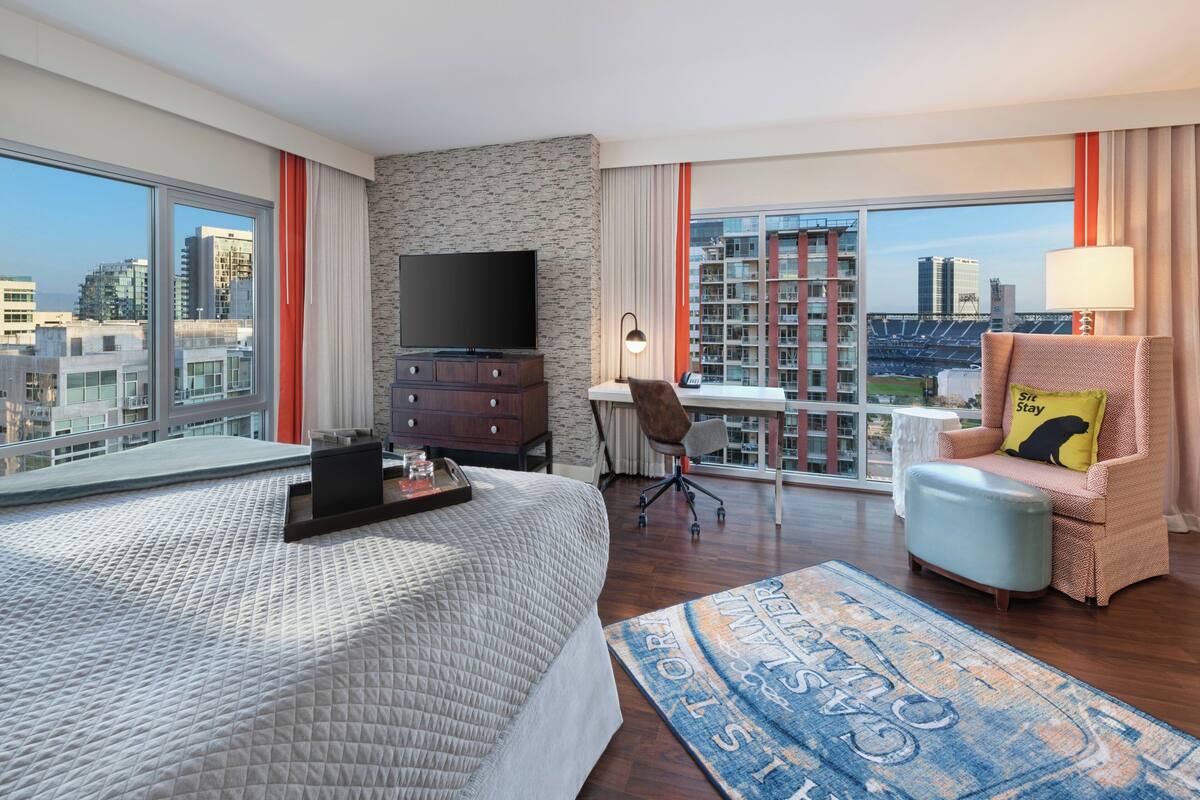 Premium bedding, in-room safe, desk, laptop workspace