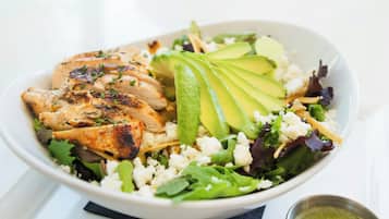 Alimentos y bebidas