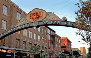 A historic sign with "Historic Heart of San Diego" written on it. - Hotel Indigo San Diego-Gaslamp Quarter by IHG (San Diego)