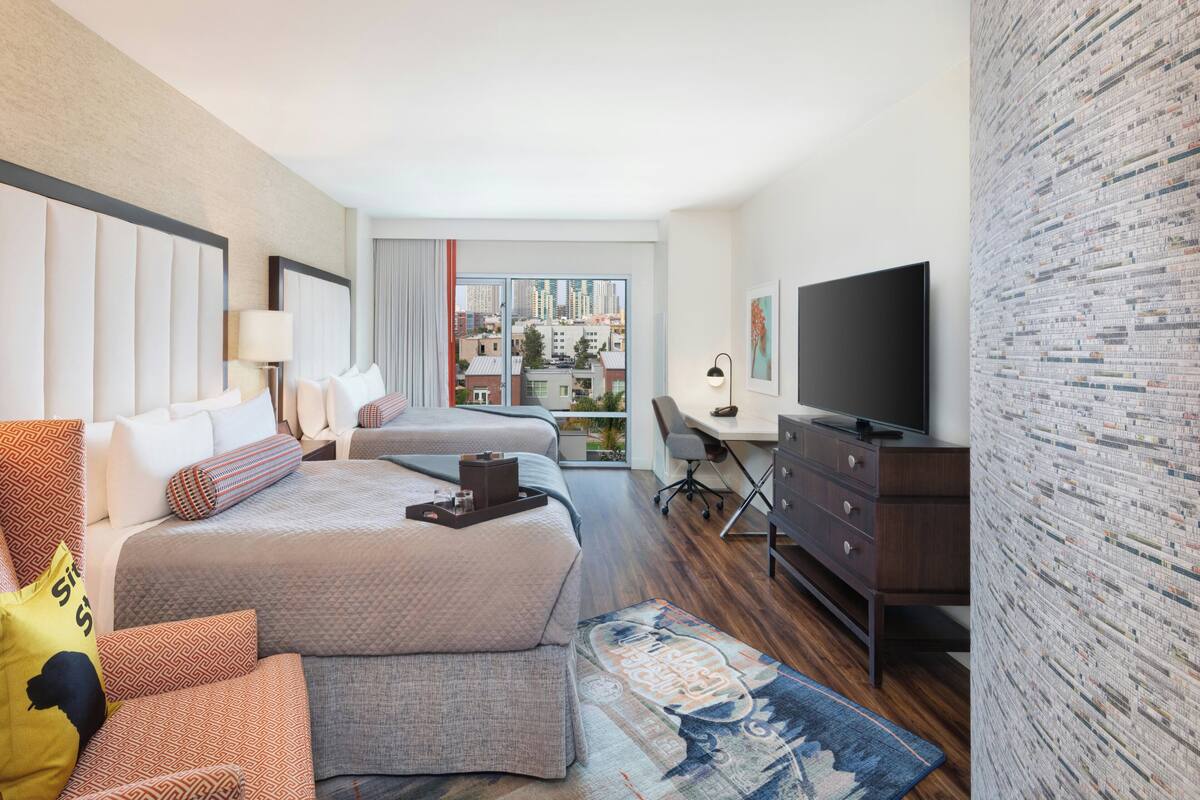 Premium bedding, in-room safe, desk, laptop workspace