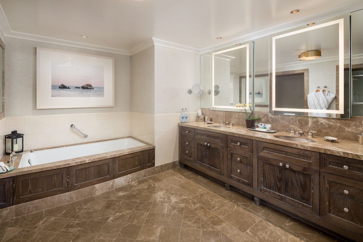 Suite (Vanderlip) | Bathroom | Separate tub and shower, deep soaking tub, free toiletries, hair dryer