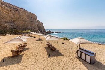 Beach nearby, sun loungers, beach umbrellas, beach towels at Terranea Resort