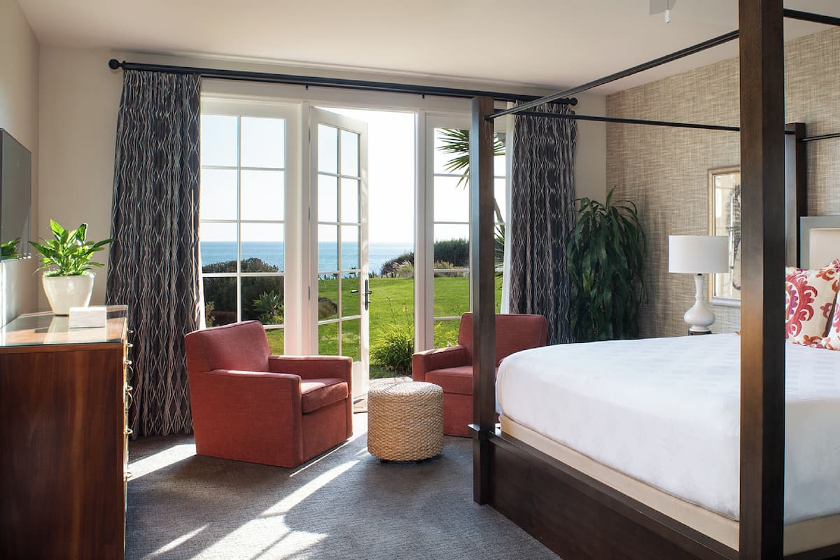 2 bedrooms, premium bedding, in-room safe, desk