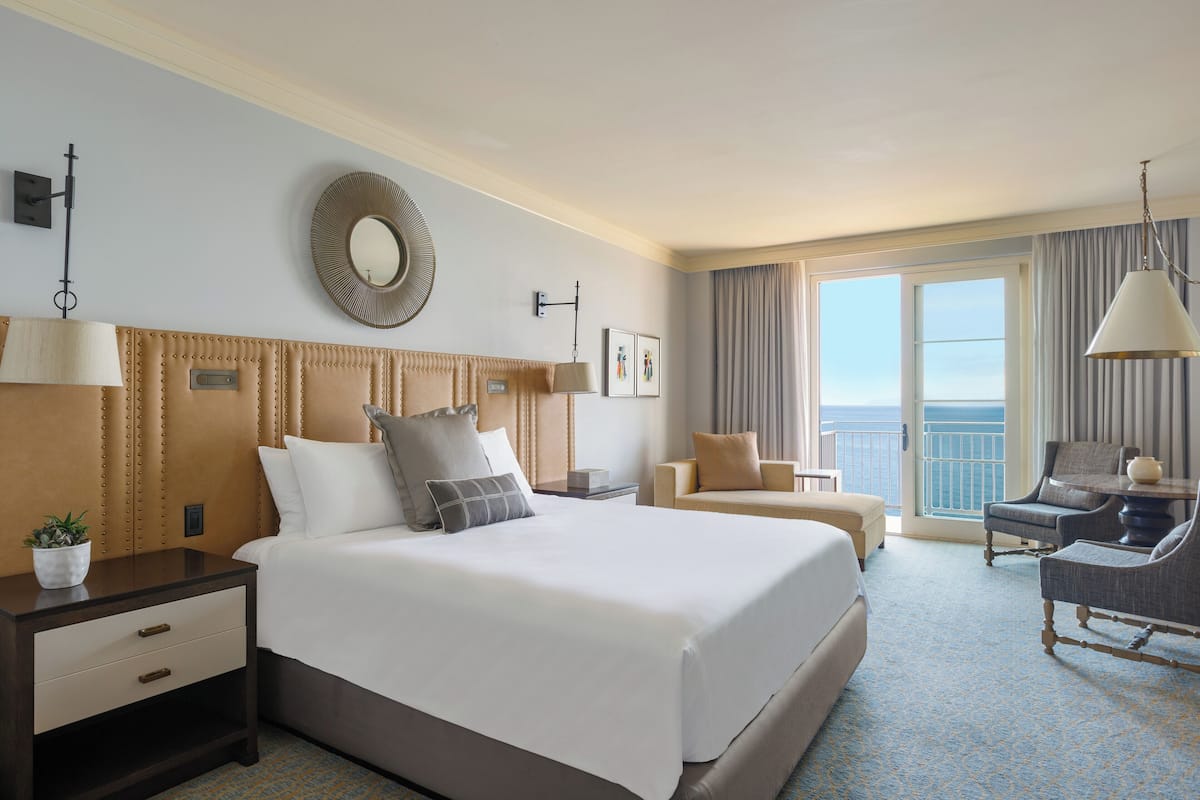 2 bedrooms, premium bedding, in-room safe, desk