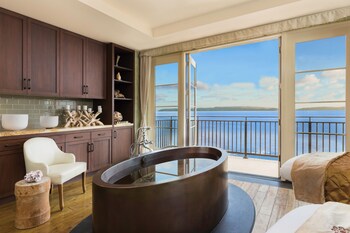 Couples treatment rooms, sauna, spa tub, steam room, body treatments at Terranea Resort