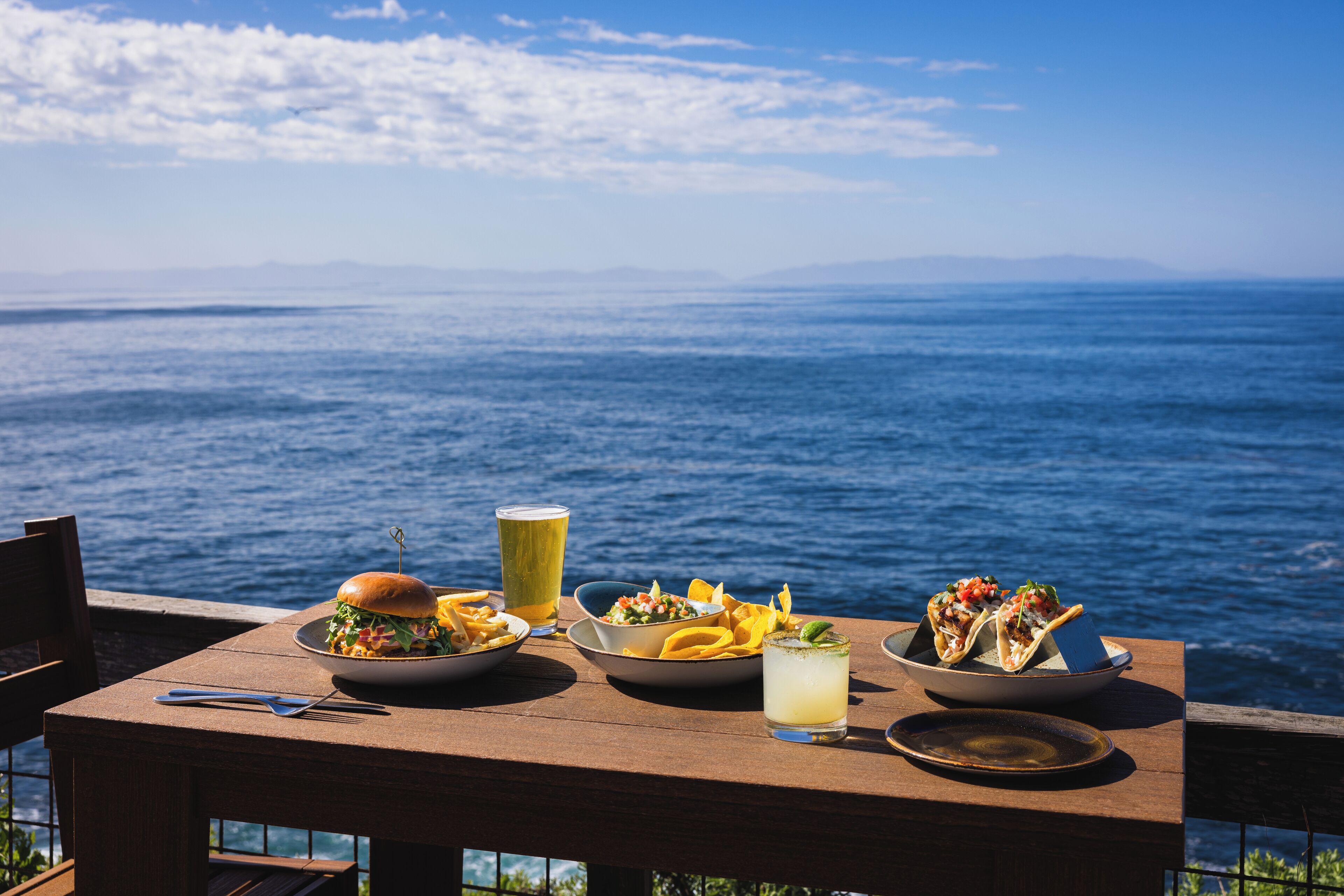 5 restaurants; breakfast, lunch, dinner and brunch served 