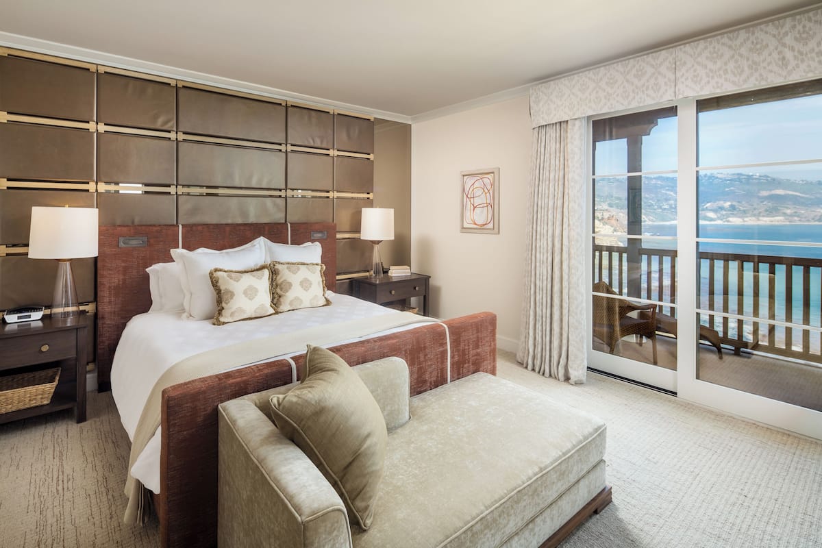 Vanderlip Suite | Premium bedding, in-room safe, desk, laptop workspace