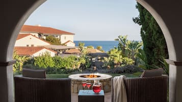 Bungalow, 1 chambre, vue océan | Literie de qualité supérieure, coffres-forts dans les chambres, bureau