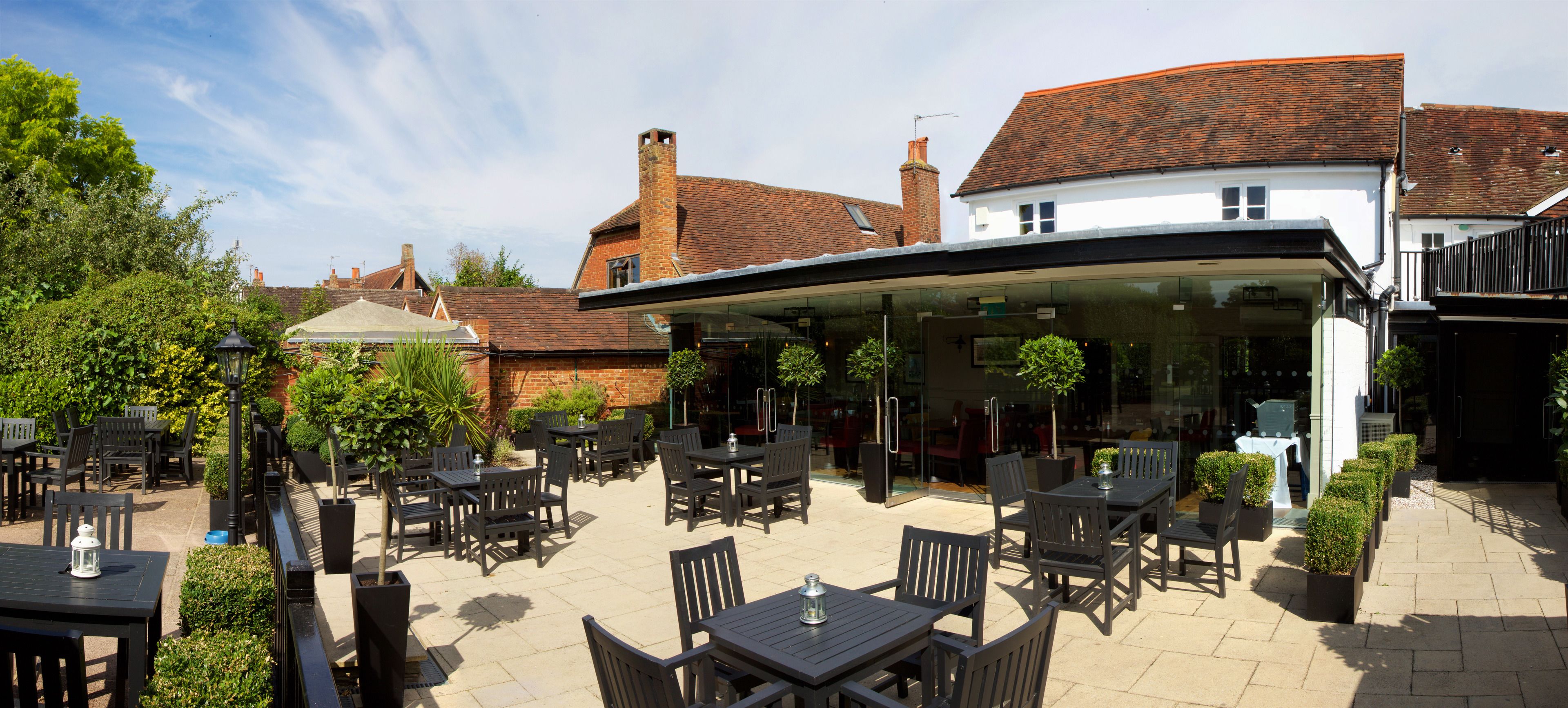 breakfast, lunch and dinner served