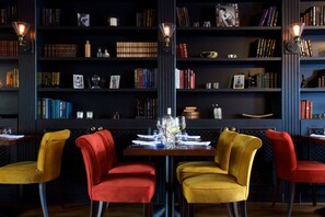 Déjeuner, dîner et souper servis sur place