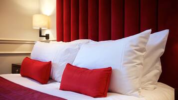 Caja de seguridad en la habitación, escritorio y cortinas blackout