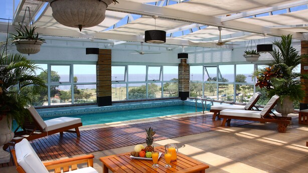 Indoor pool - Ramada By Wyndham Buenos Aires Vicente Lopez (Vicente Lopez)