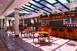 Bar (on property) - Ramada By Wyndham Buenos Aires Vicente Lopez (Vicente Lopez)