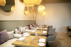 Breakfast, lunch and dinner served - The Malvern (Malvern)