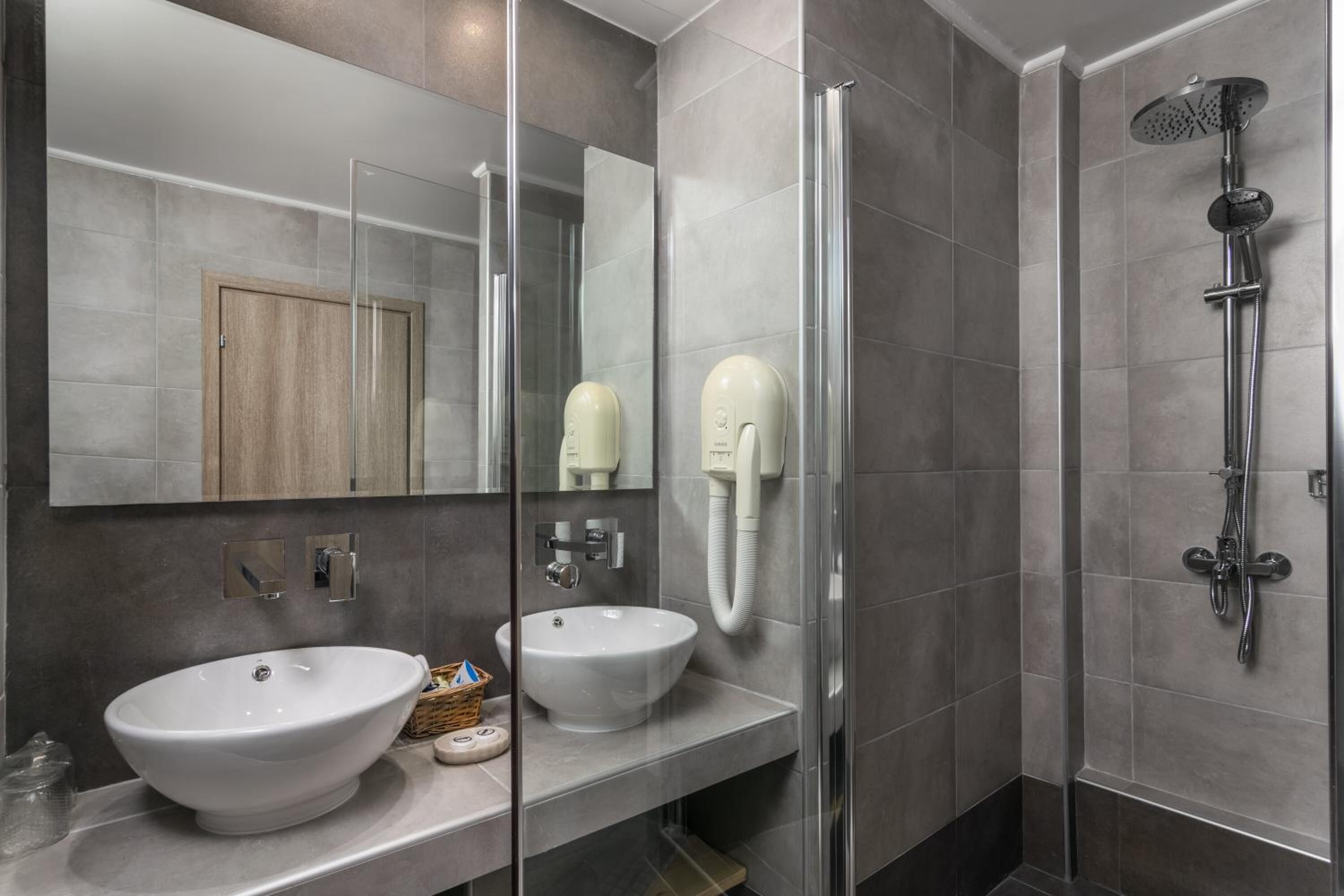 Shower, free toiletries, hair dryer, towels