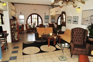 Lobby - Portiani Hotel (Milos)