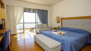 Minibar, in-room safe, desk, free WiFi