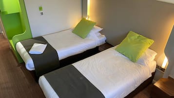 特色装修、特色家居、办公桌、笔记本电脑工作区