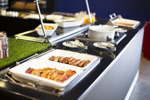 Daily buffet breakfast for a fee - Hotel Campanile Northampton (Northampton)