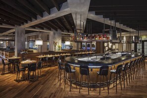 3 restaurantes; se sirve desayuno, almuerzo y cena