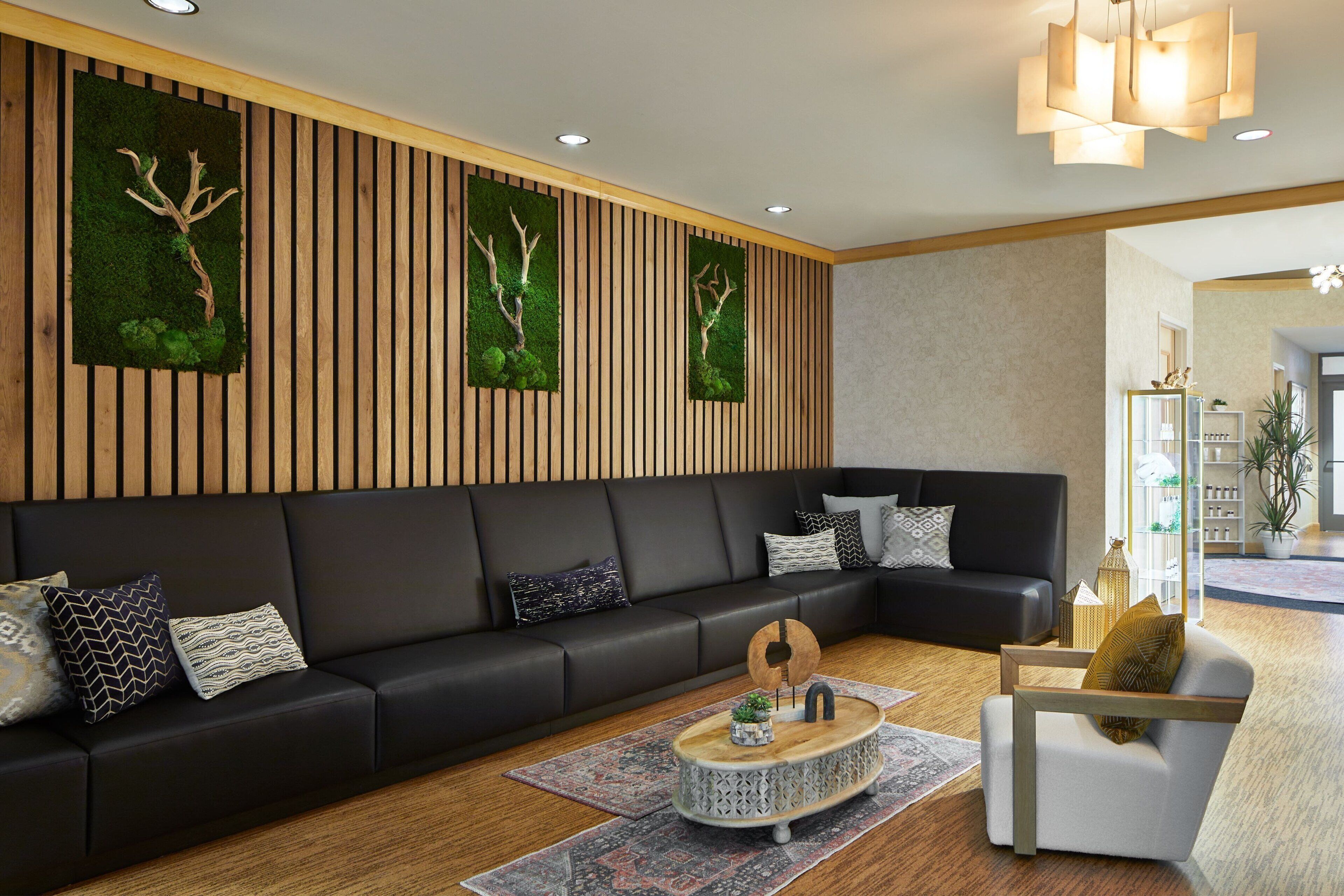 2 bars/lounges, rooftop bar