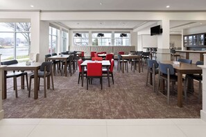 Café da manhã e jantar