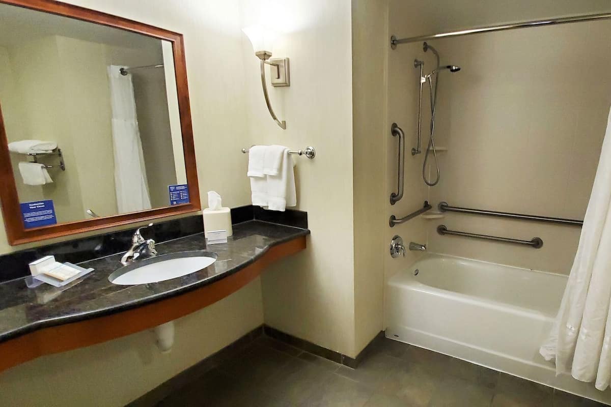 Bathroom | Combined shower/tub, designer toiletries, hair dryer, towels