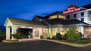 A Hilton Garden Inn with a well-lit entrance, clear signage, and a landscaped front yard. - Hilton Garden Inn Tifton (Tifton)