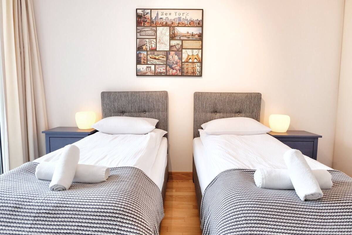 Appartement, 2 chambres | Ameublement personnalisé, fer et planche à repasser