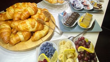 Daily buffet breakfast (EUR 8.5 per person)
