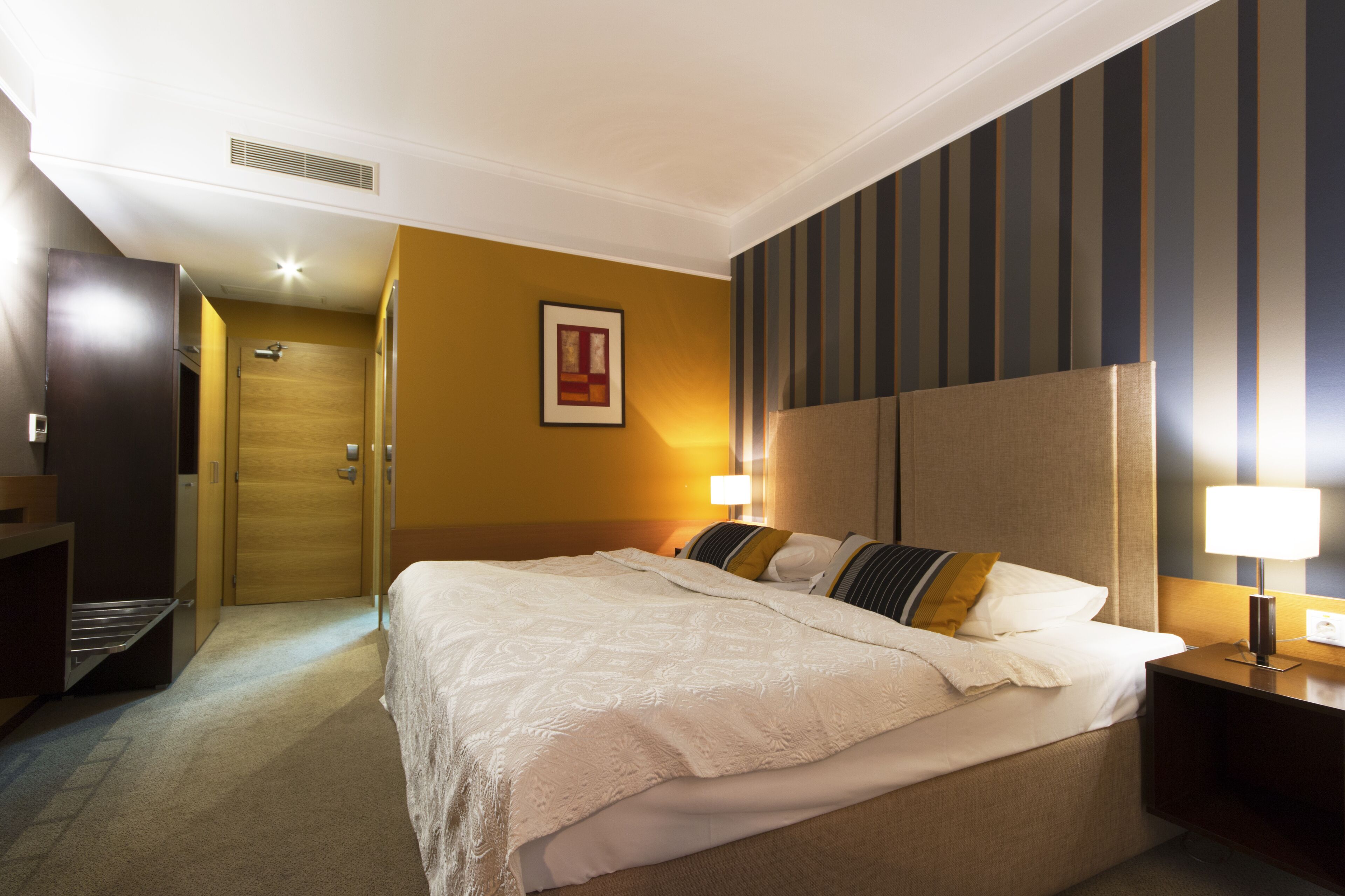 business double room | minibar, in-room safe, desk, soundproofing