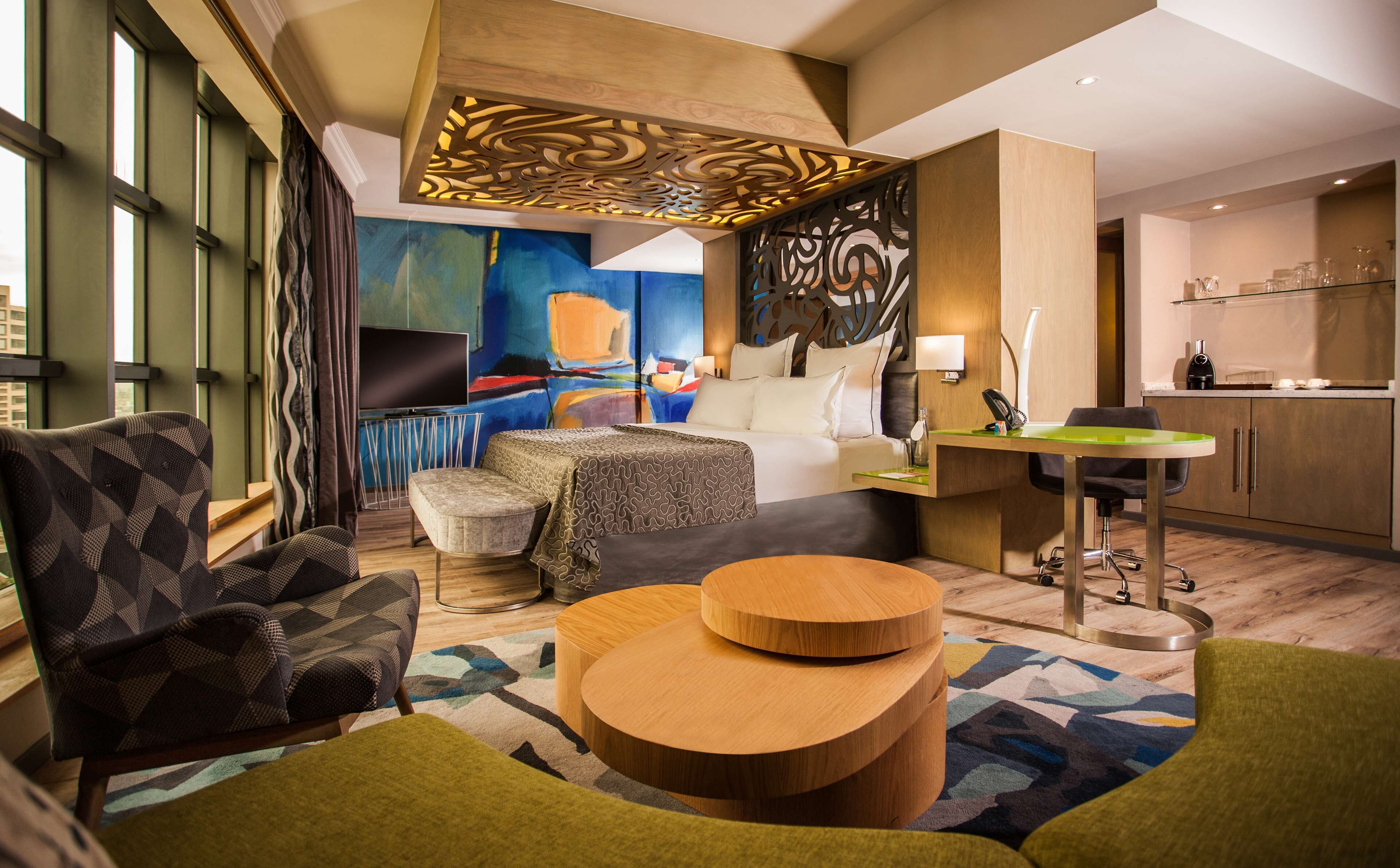 junior suite | 1 bedroom, premium bedding, minibar, in-room safe