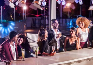 Serve almoço, jantar e happy hour