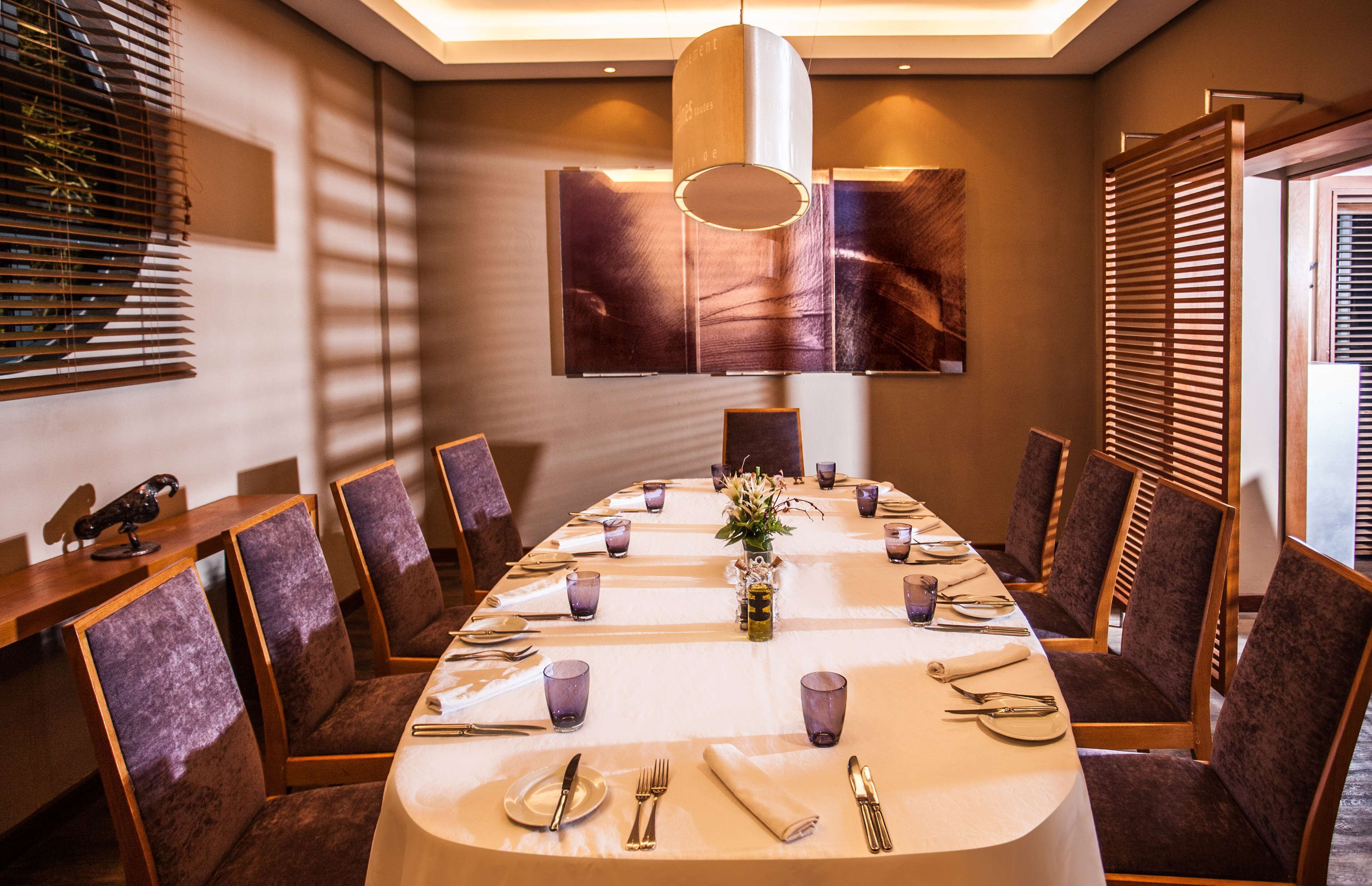 2 restaurants, breakfast served