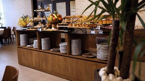 Free daily continental breakfast