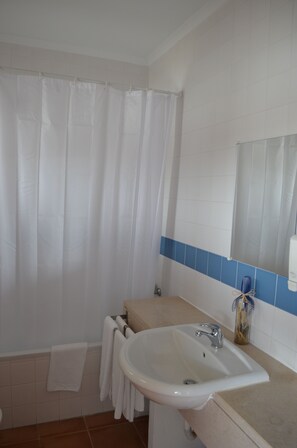 Studio | Bathroom