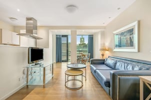 Appartement, 1 slaapkamer | Woonruimte | Een flatscreentelevisie