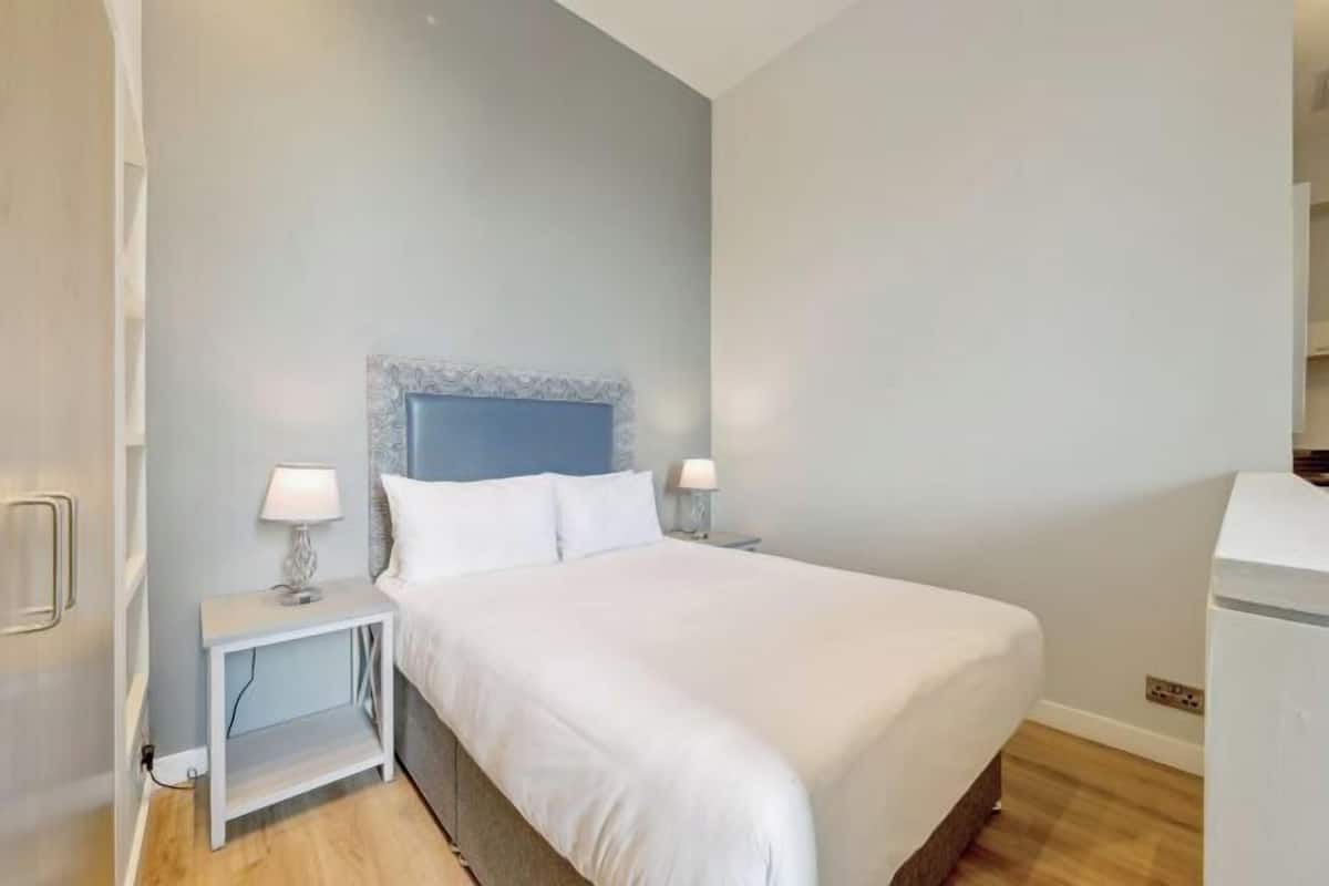 1 Schlafzimmer, Schreibtisch, Verdunkelungsvorhänge