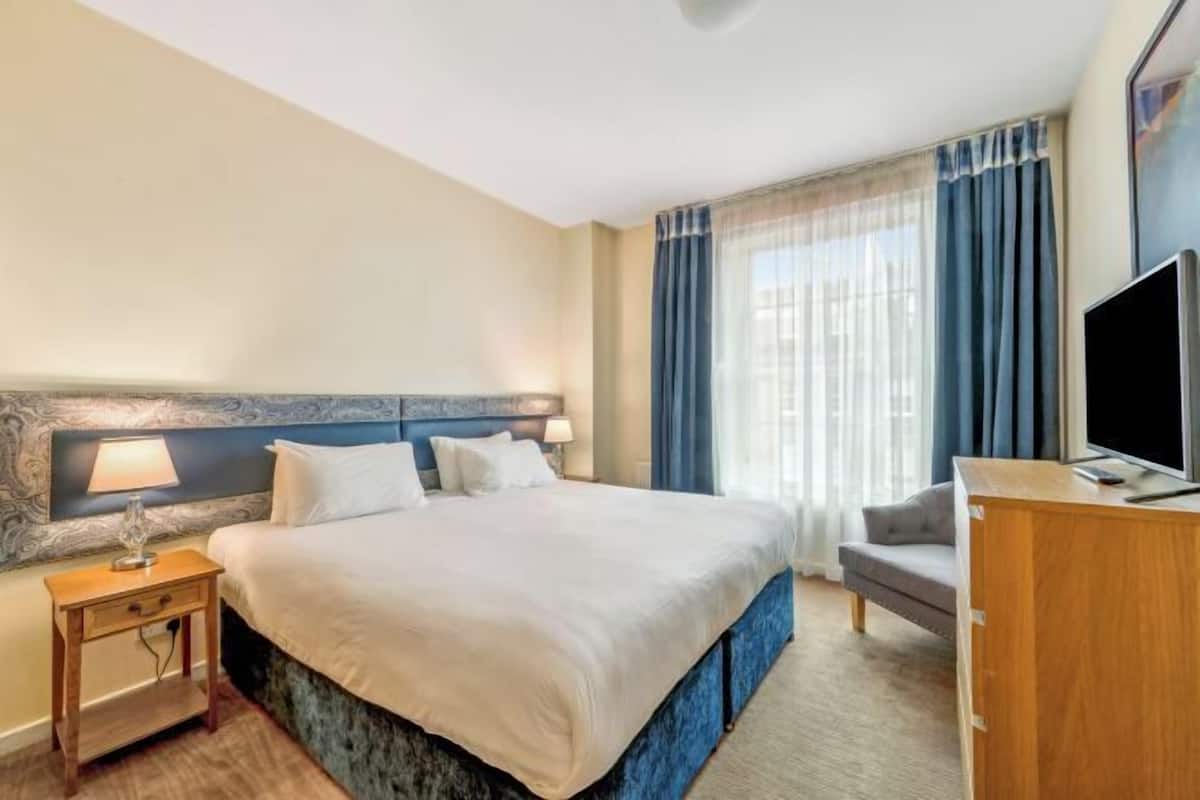 1 Schlafzimmer, Schreibtisch, Verdunkelungsvorhänge