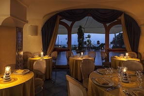 2 restaurants, lunch, dinner served; Italian cuisine