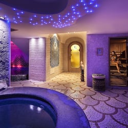 Couples treatment room(s), sauna, hot tub, steam room