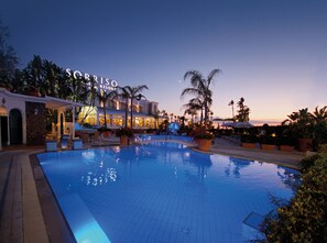 Indoor pool, 2 outdoor pools, pool umbrellas, pool loungers - Sorriso Thermae Resort & Spa (Forio)