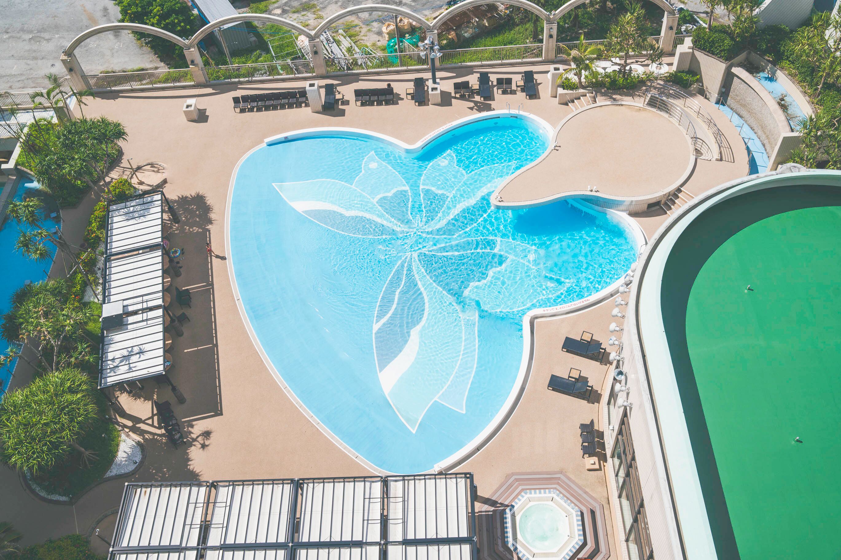 Indoor pool, seasonal outdoor pool