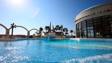 Indendørs pool, sæsonbestemt udendørs pool