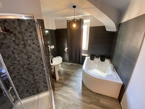Shower, free toiletries, hair dryer, towels